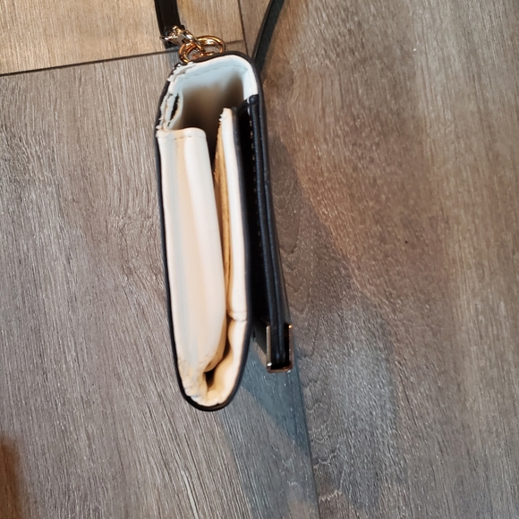 Guess Black and White Crossbody/Clutch Bag with detachable strap. - Picture 10 of 14